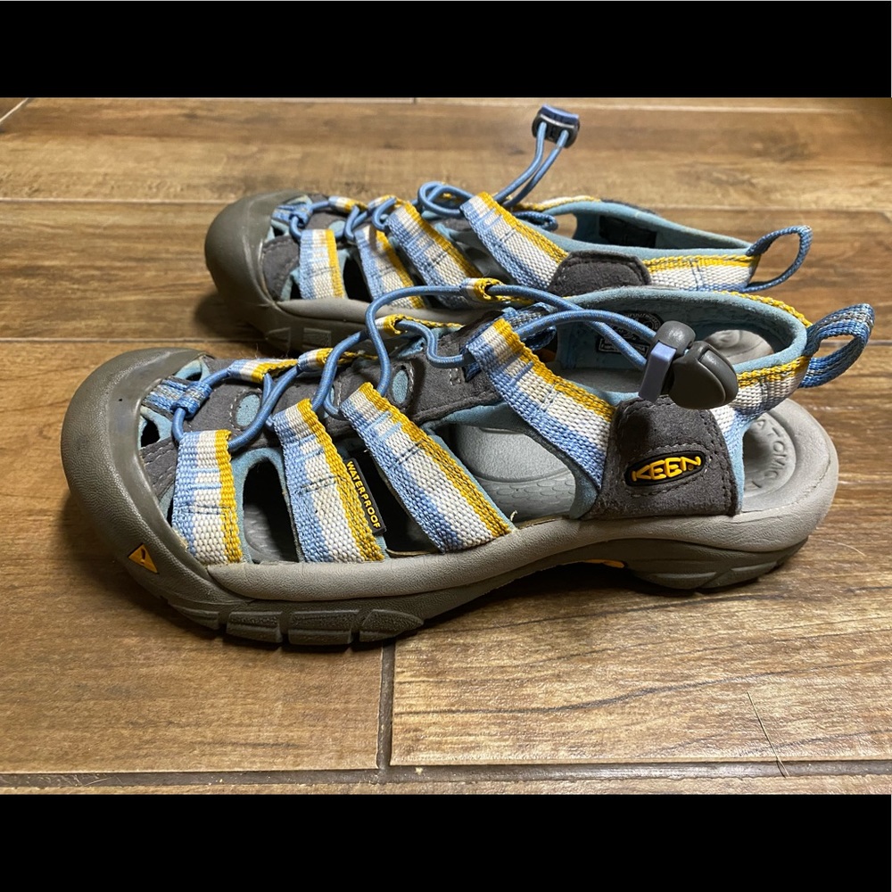 EUC Keen Big Girls Newport SZ 6 - Picture 2 of 9